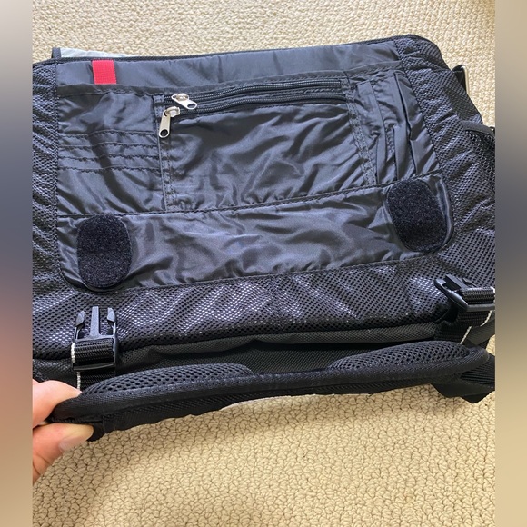 SOLD- Titleist Laptop Messenger Travel Bag. Excellent Condition. - Picture 4 of 13